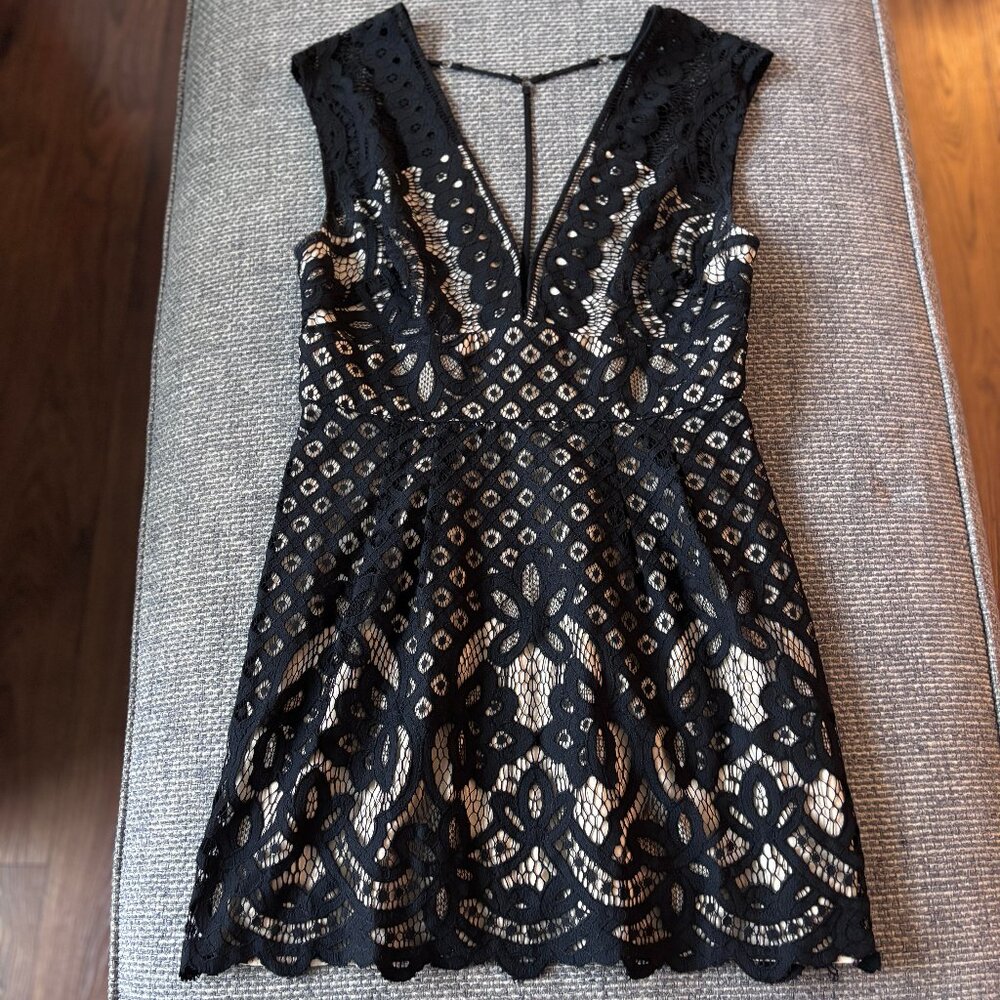 Free People One Million Lovers Black Lace + Cream Deep V-Neck Mini Dress | Sz 8